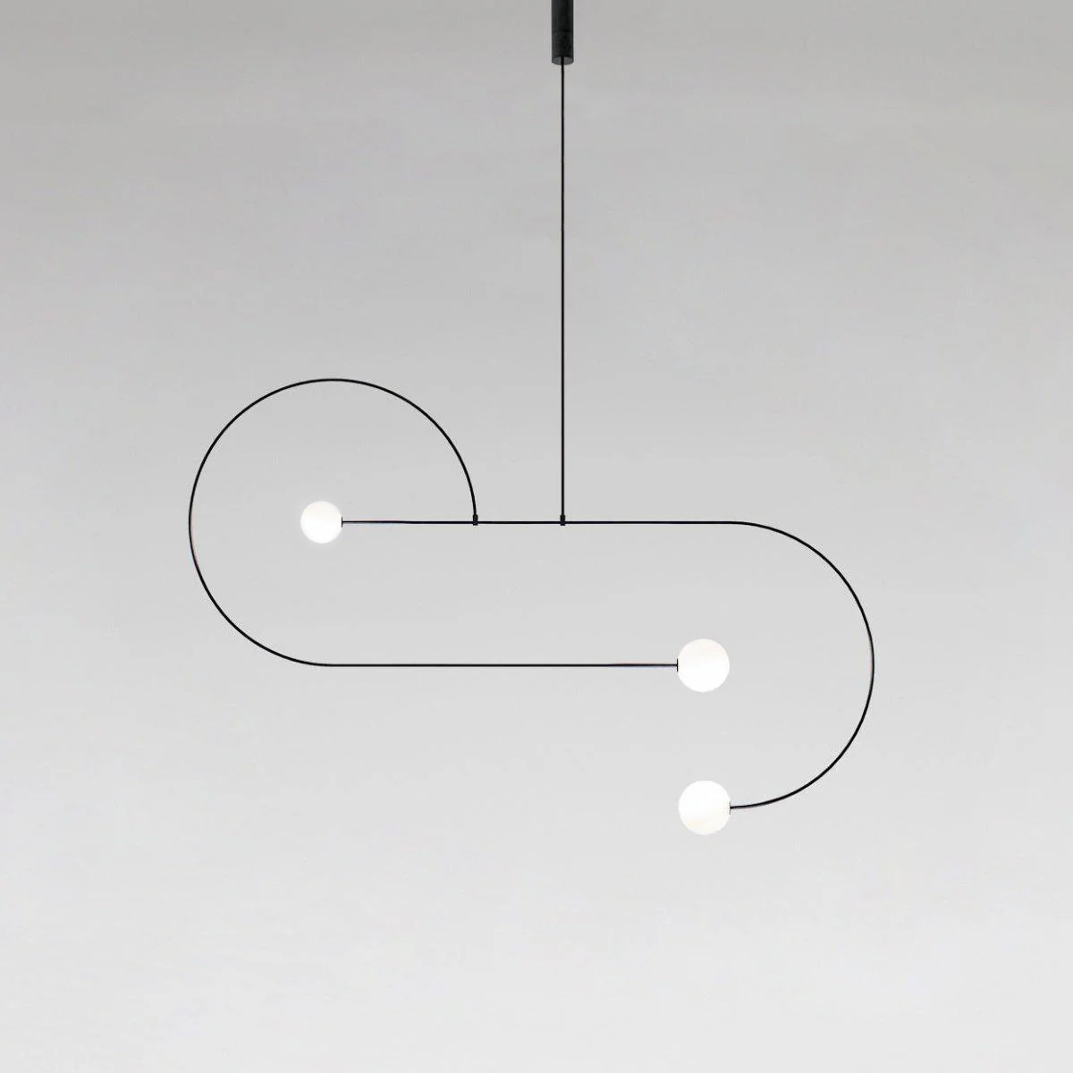 Lámpara de techo escultural con difusores de vidrio opalino, acabado en negro y latón, diseño de múltiples brazos para comedor, vestíbulo, lámpara de techo moderna