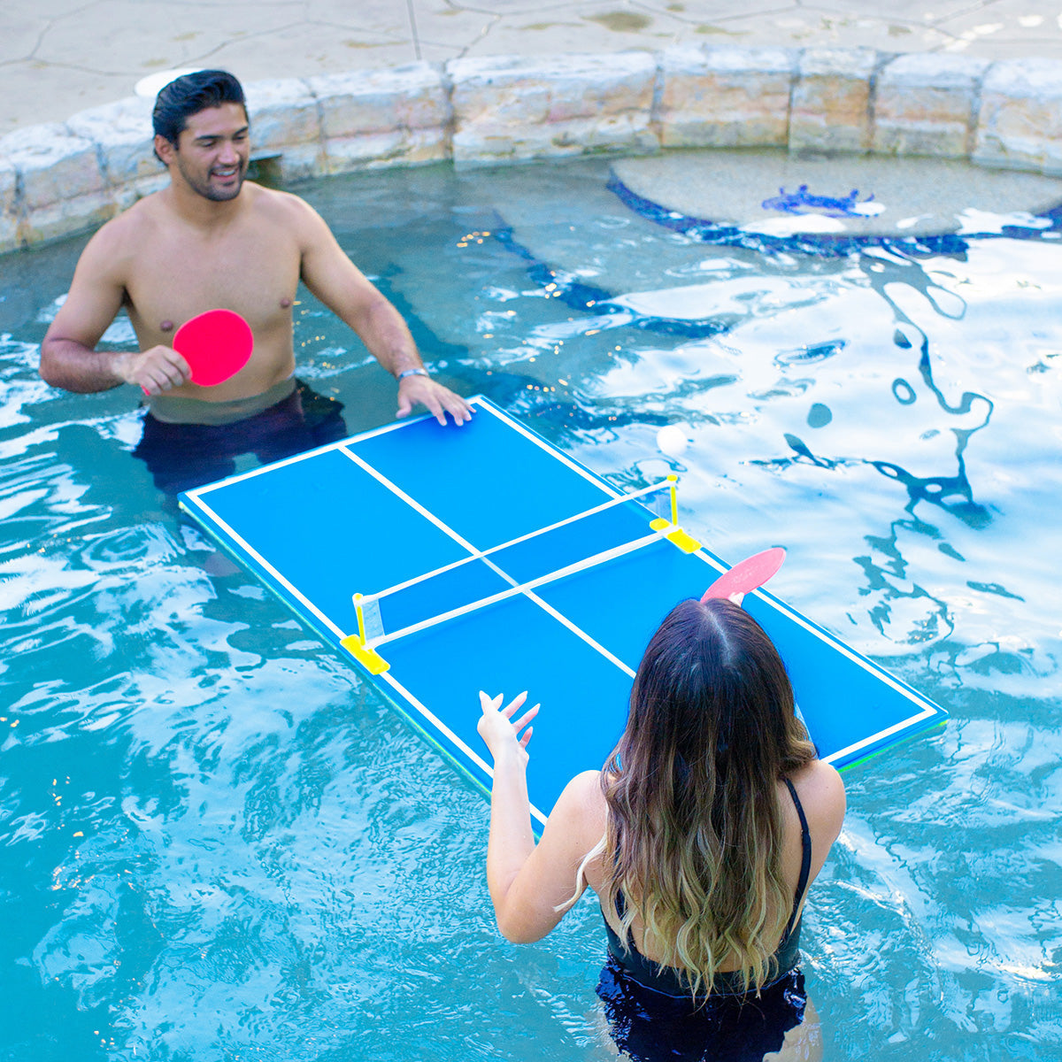 Schwimmendes Tischtennis