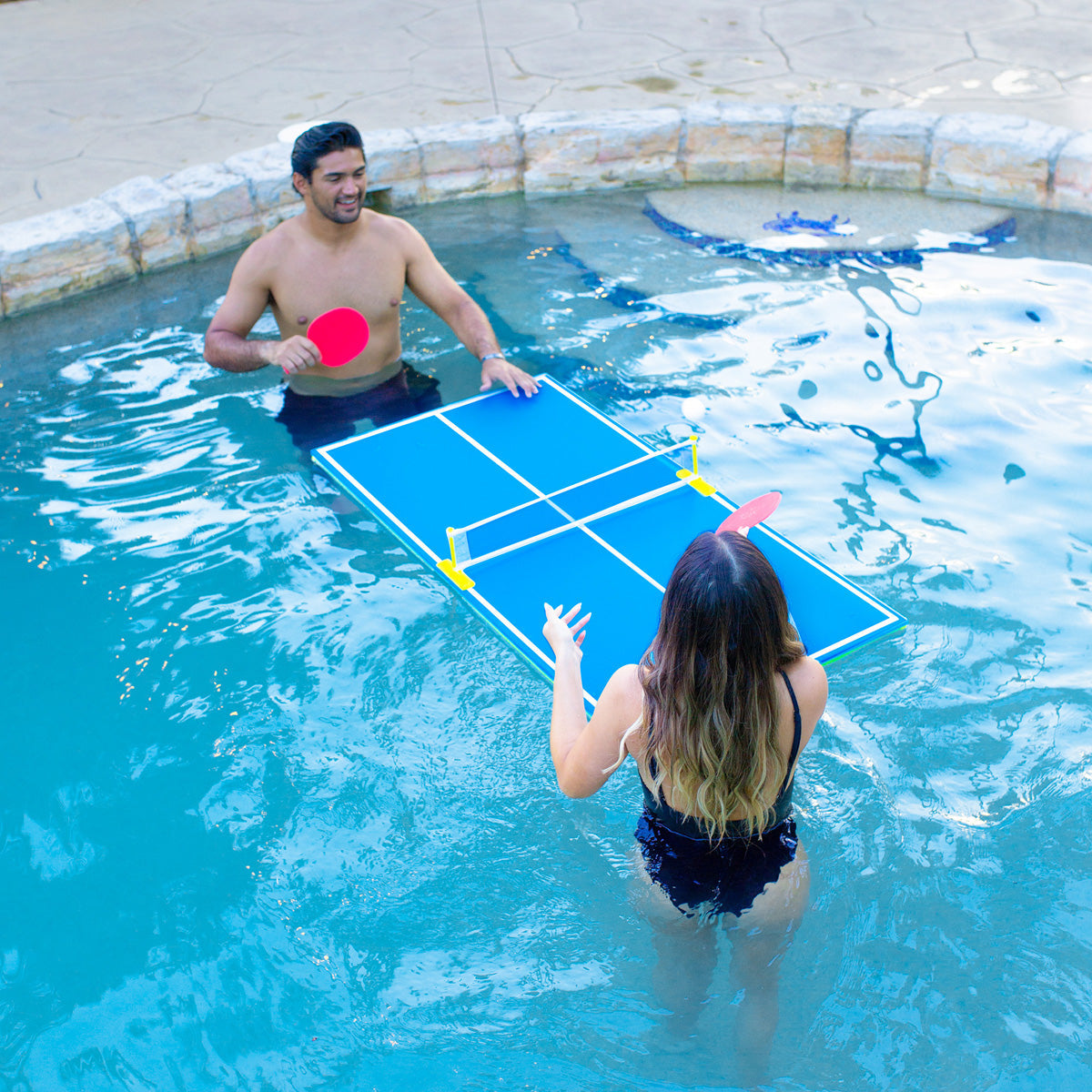 Schwimmendes Tischtennis