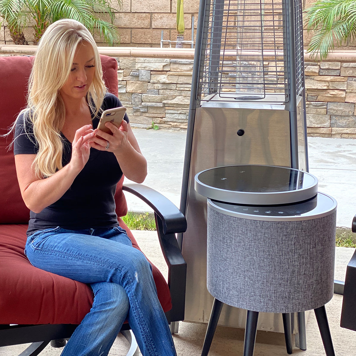 Mesa auxiliar con altavoz Bluetooth de tapa giratoria
