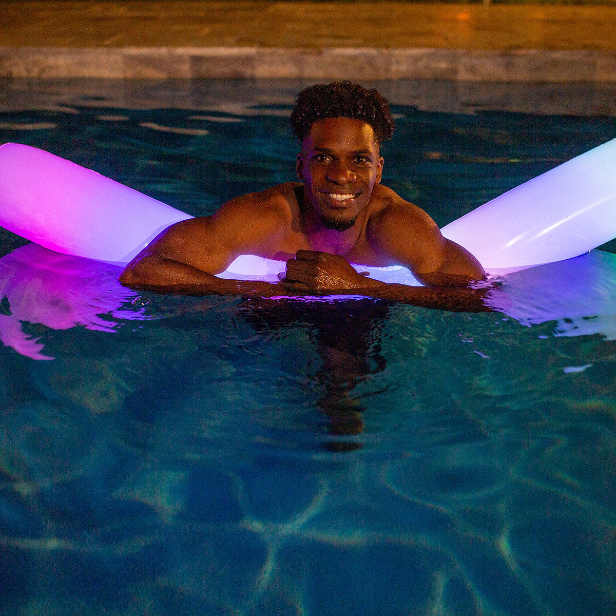 Riesige LED-Poolnudel
