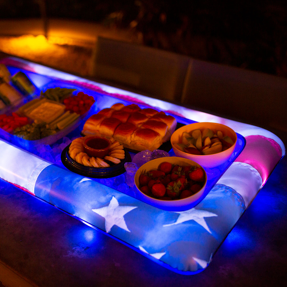 Patriotischer schwimmender Pool-Buffet-Kühler