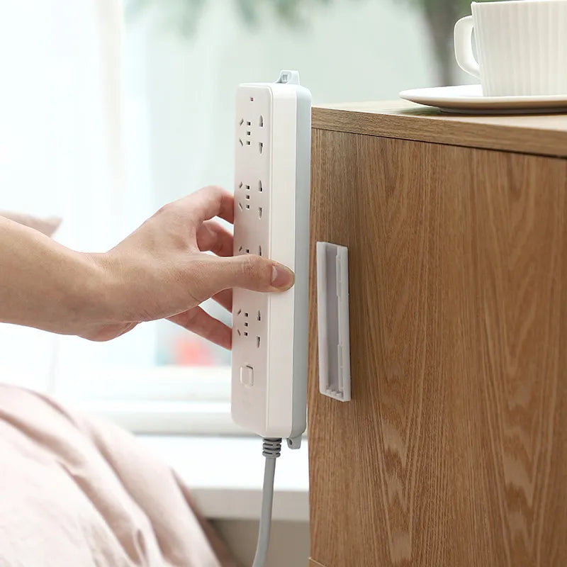 Selbstklebende Wandhalterungen für Steckdosenleisten & Router - Klebe-Kabelorganizer - 10er-Set für Homeoffice & Küche