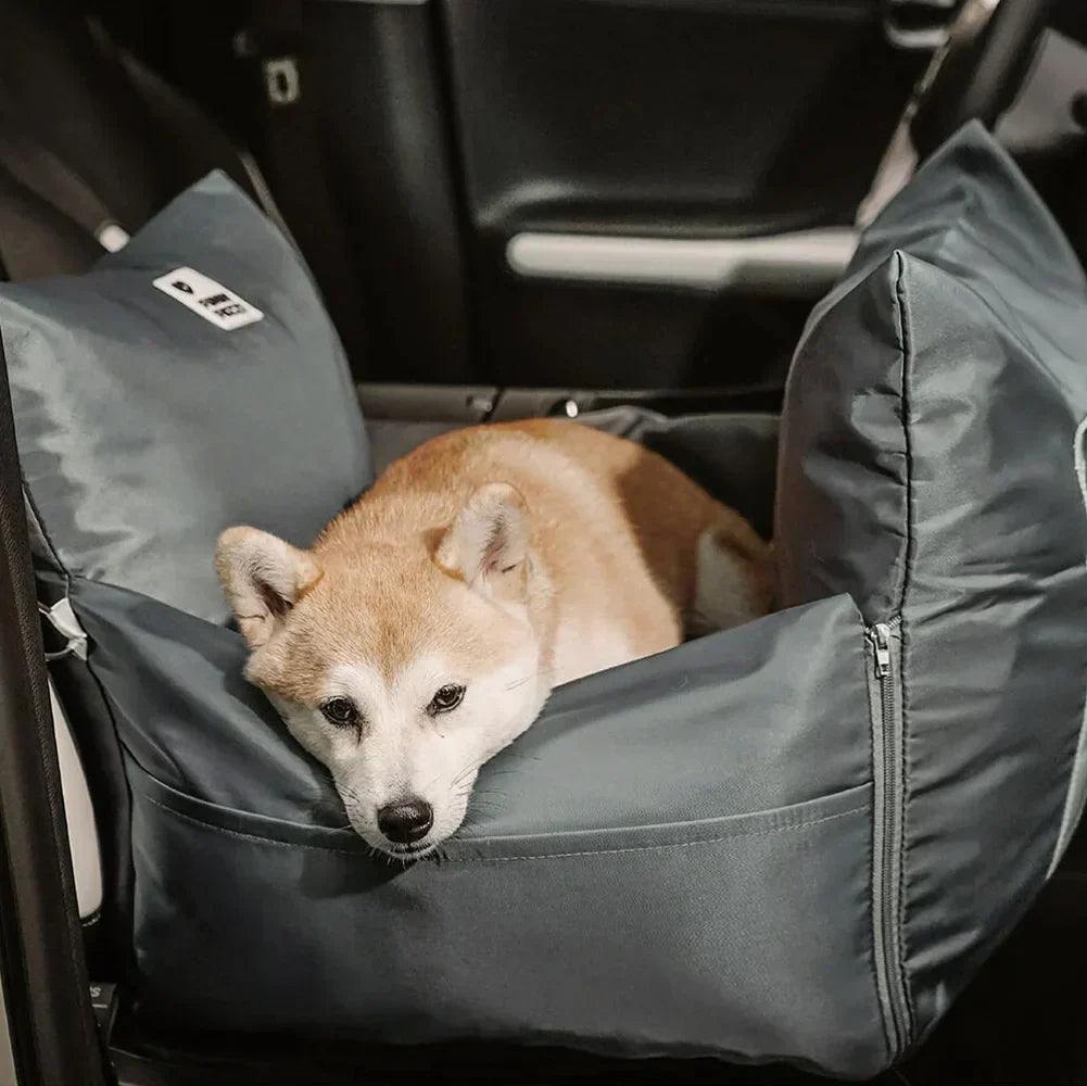 Gepolsterte Hunde-Autositz-Sitzerhöhung mit Sicherheitsgurt & Seitenpolstern – Wasserfeste, waschbare Haustier-Transportbox für Autos, SUVs & Reisen