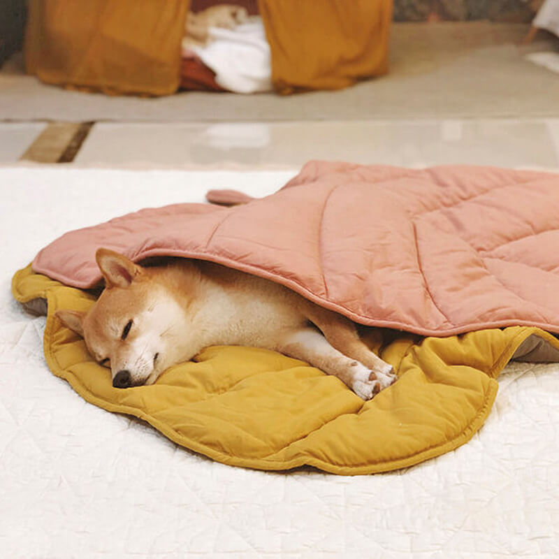 Botanical Leaf-Shaped Pet Throw Blanket - Soft Cotton-Polyester Cover for Dogs & Cats - Machine Washable Couch Protector & Floor Mat