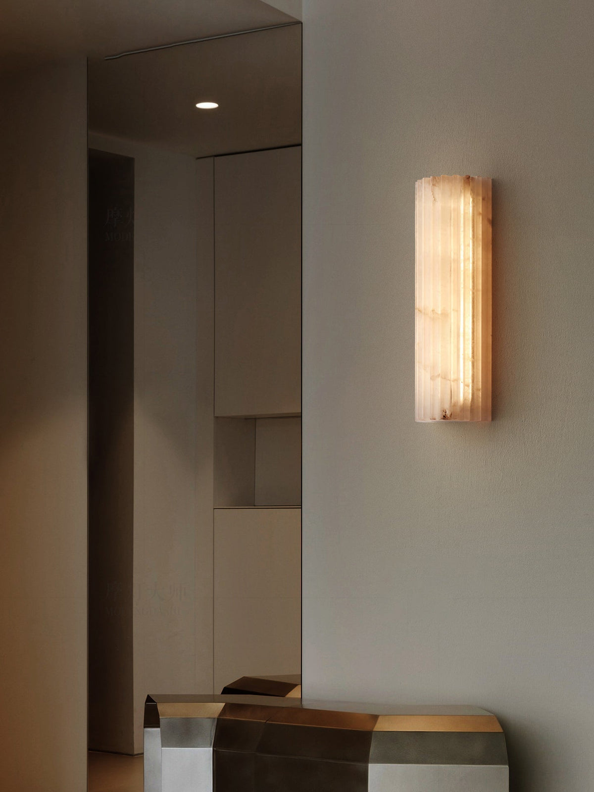 Aplique de pared de piedra natural de 12 pulgadas con LED integrado y superficie estriada, lámpara de interior para dormitorio, pasillo y sala de estar con luz ambiental cálida | Thomler