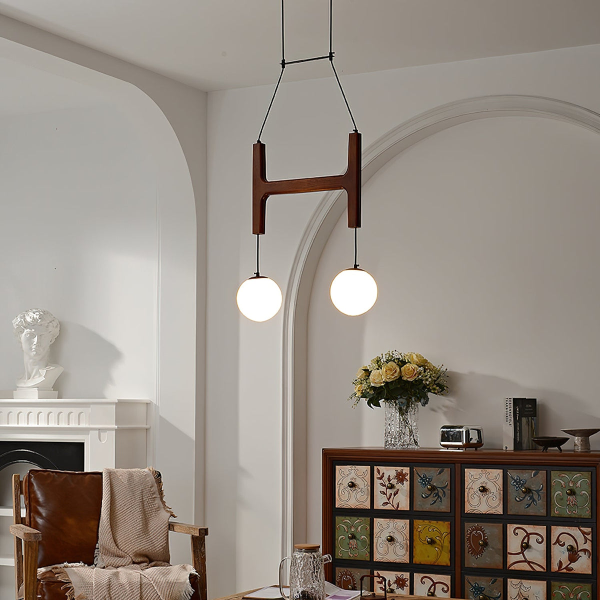 Houten hanglamp met meerdere armen, witte glazen bollen, in hoogte verstelbare kabel, 2-6 lampen, plafondverlichting voor eetkamer, modern boerderijdesign | Thomler