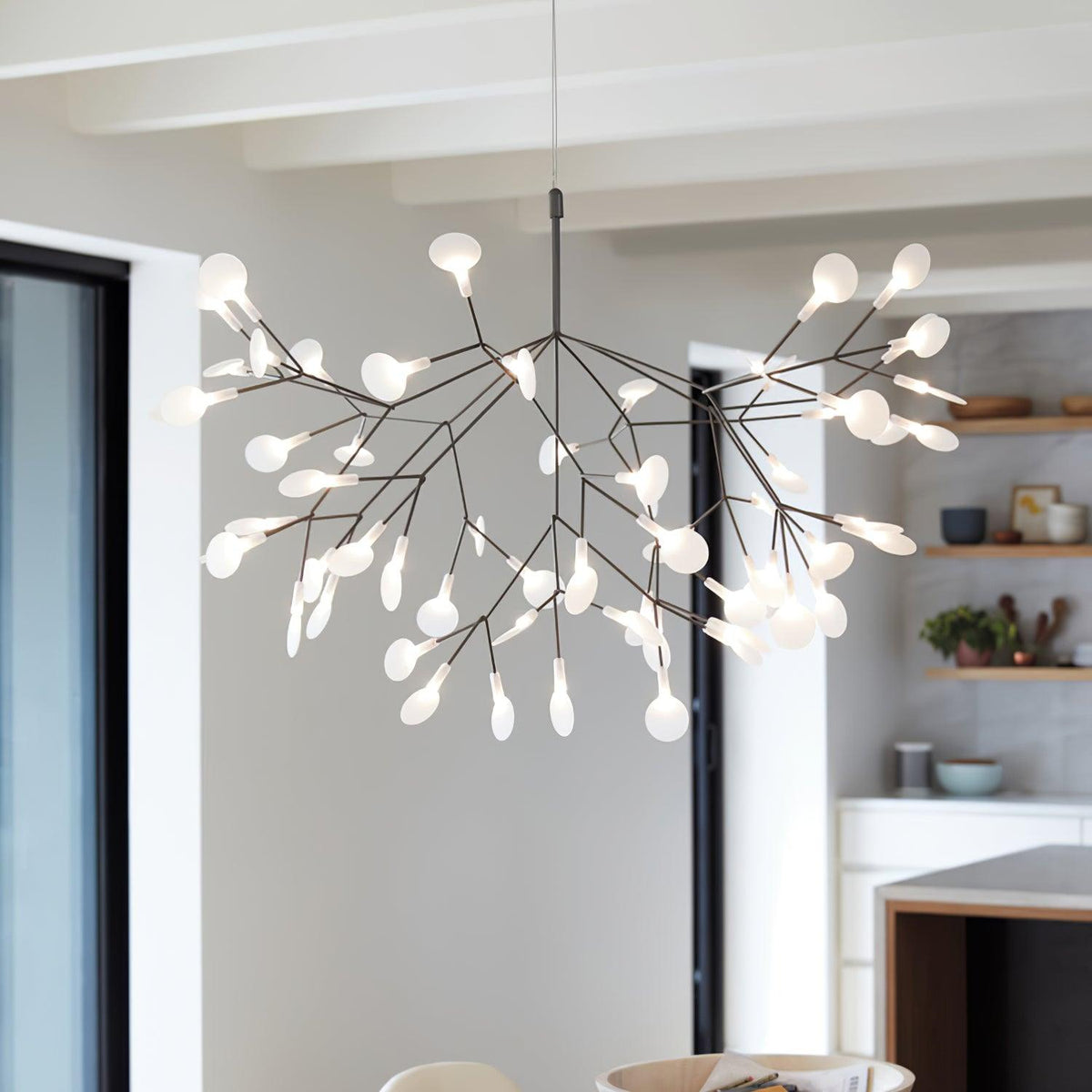 Vertakkende led-kroonluchter met acryl bloemblaadjes, zwarte afwerking, 20W geïntegreerde verlichting, dimbaar, optionele afstandsbediening, modern statement-armatuur, voor binnenshuis/woonkamer