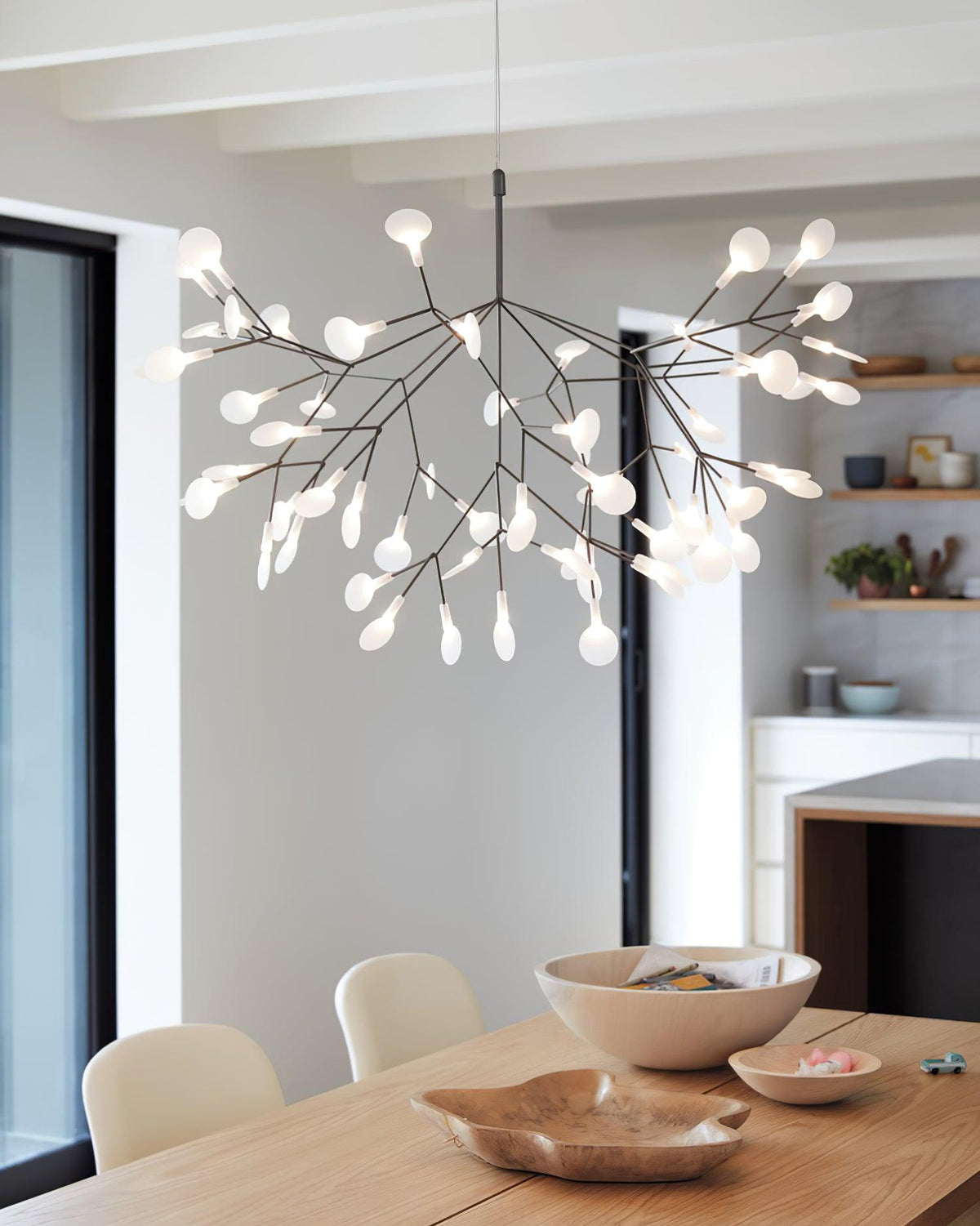Vertakkende led-kroonluchter met acryl bloemblaadjes, zwarte afwerking, 20W geïntegreerde verlichting, dimbaar, optionele afstandsbediening, modern statement-armatuur, voor binnenshuis/woonkamer