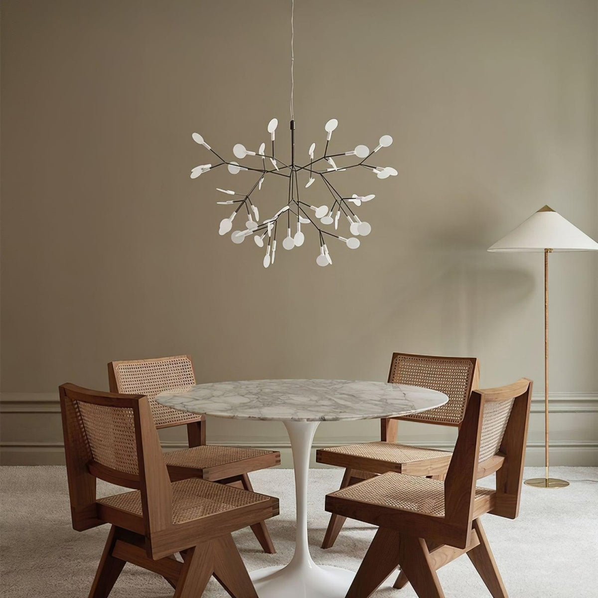 Vertakkende led-kroonluchter met acryl bloemblaadjes, zwarte afwerking, 20W geïntegreerde verlichting, dimbaar, optionele afstandsbediening, modern statement-armatuur, voor binnenshuis/woonkamer