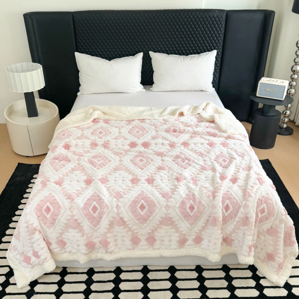 Diamond Pattern Two-Layer Microfiber Throw Blanket – Retro Style, Soft & Machine Washable for Bed, Couch & Chair