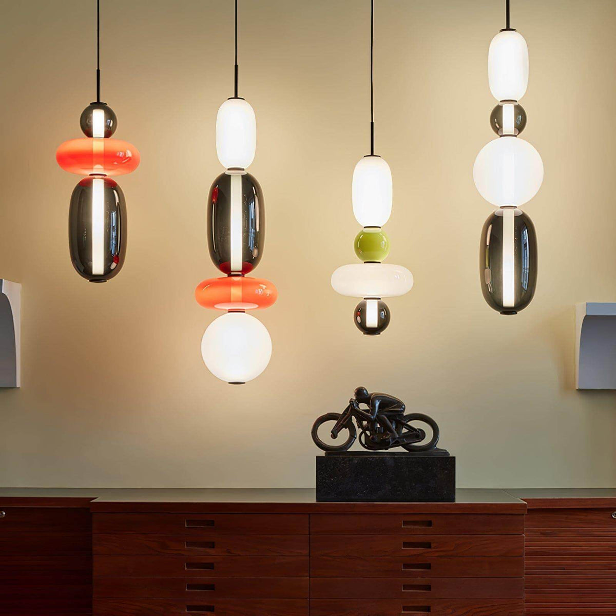 Gestapelde glazen bol hanglamp voor eetkamer en keukeneiland, meerkleurig getinte plafondhanger, 30 inch in hoogte verstelbaar, modern A | Thomler
