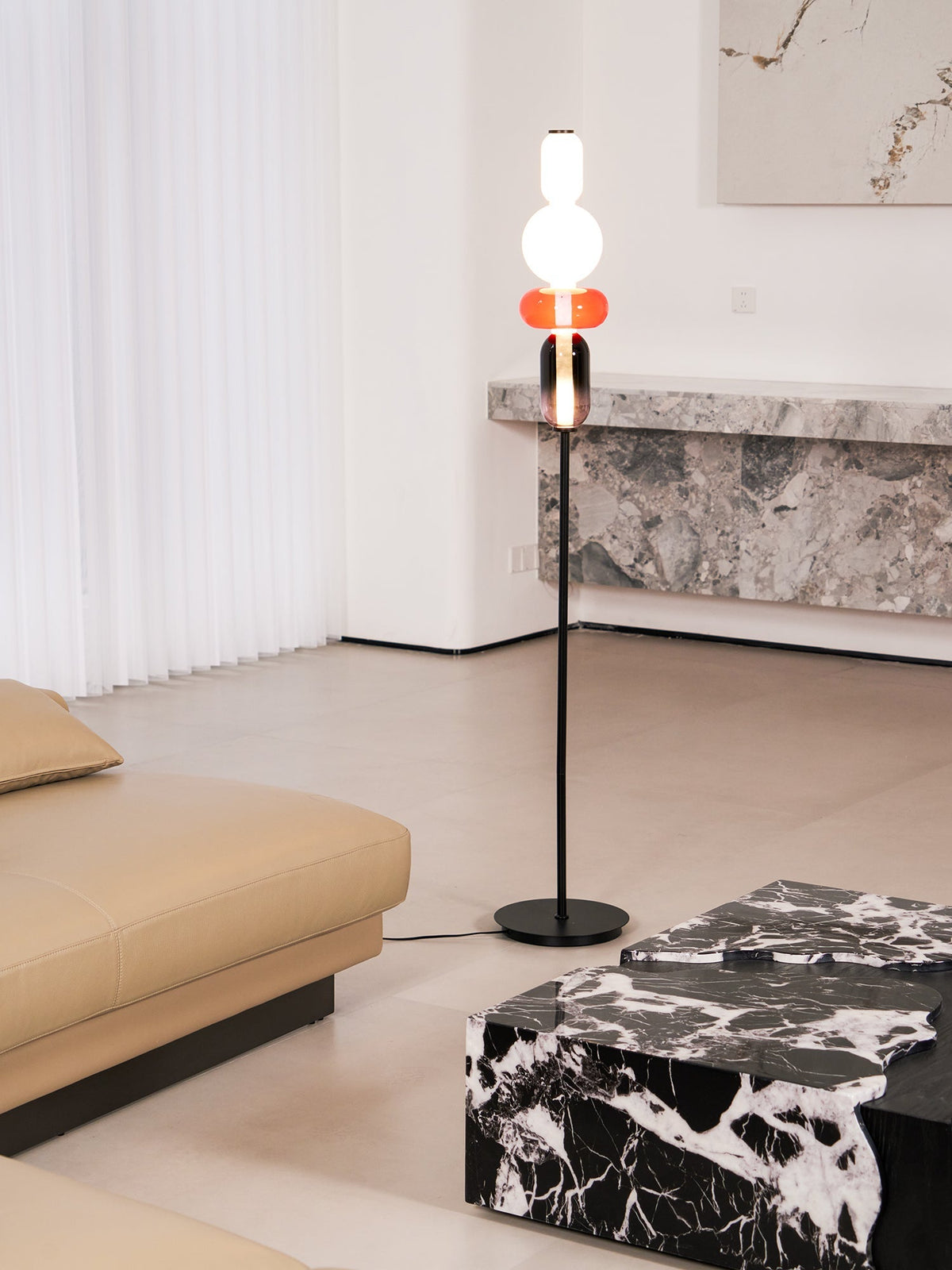 Lámpara de pie alta con temperatura de color ajustable, pantalla de metal y vidrio, iluminación decorativa moderna para dormitorio, sala de estar, rincón de lectura 130 cm | Thomler