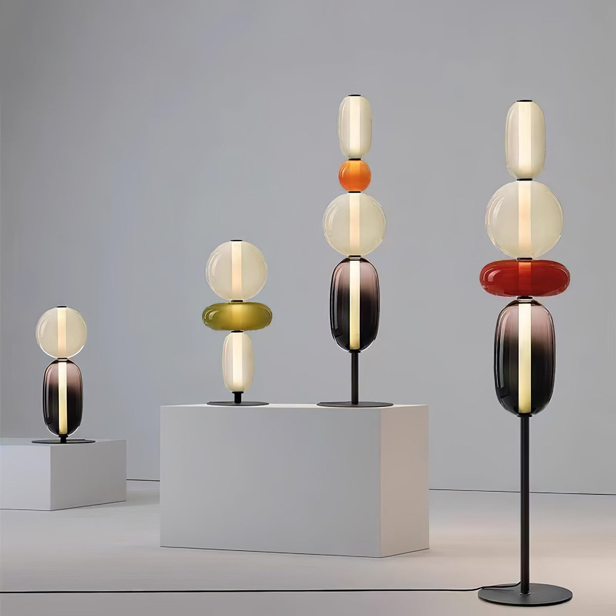 Lámpara de pie alta con temperatura de color ajustable, pantalla de metal y vidrio, iluminación decorativa moderna para dormitorio, sala de estar, rincón de lectura 130 cm | Thomler