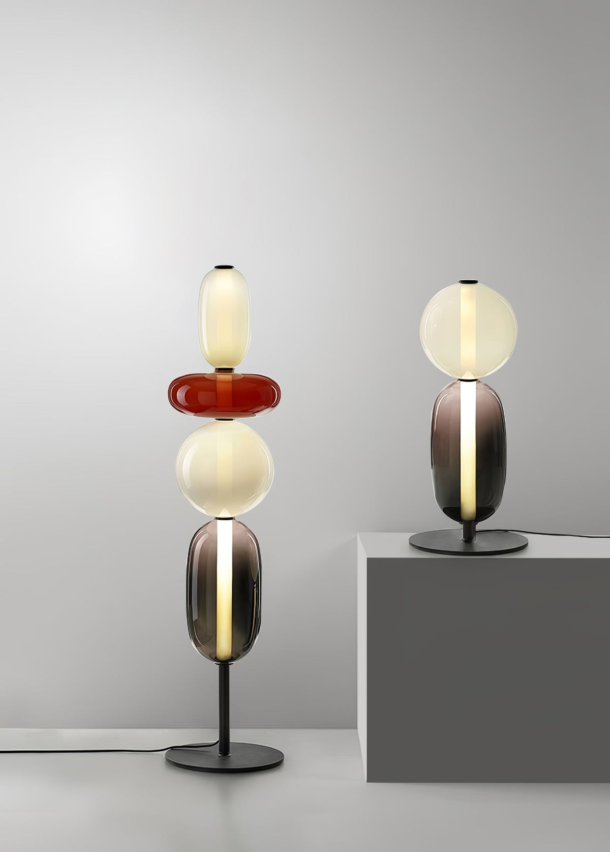Lámpara de pie alta con temperatura de color ajustable, pantalla de metal y vidrio, iluminación decorativa moderna para dormitorio, sala de estar, rincón de lectura 130 cm | Thomler