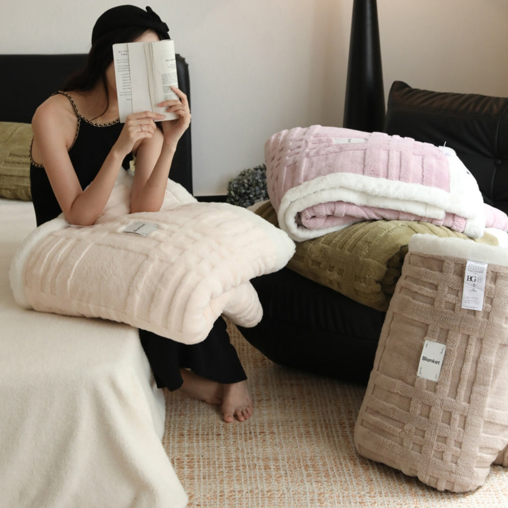 Textured Microfiber Throw Blanket for Couch & Bed – Plush Warmth for Fall & Winter