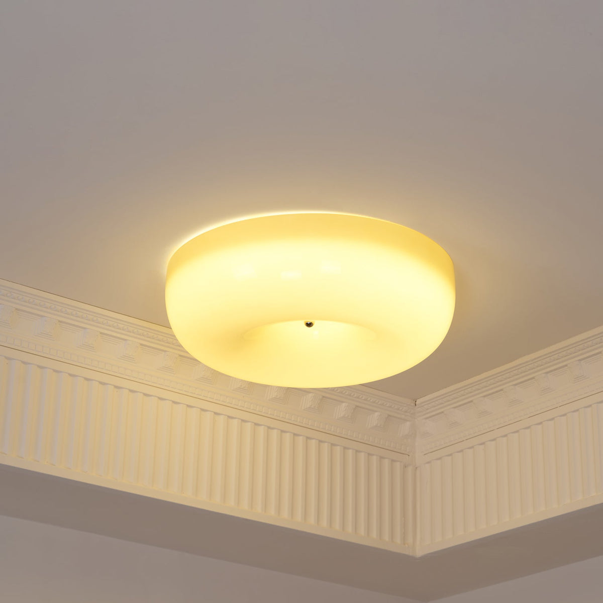 Lámpara de techo de montaje empotrado con cúpula de cristal de 16 pulgadas, color crema, redonda, LED, para dormitorio, sala de estar, comedor, perfil bajo, regulable, moderna para el hogar | Thomler