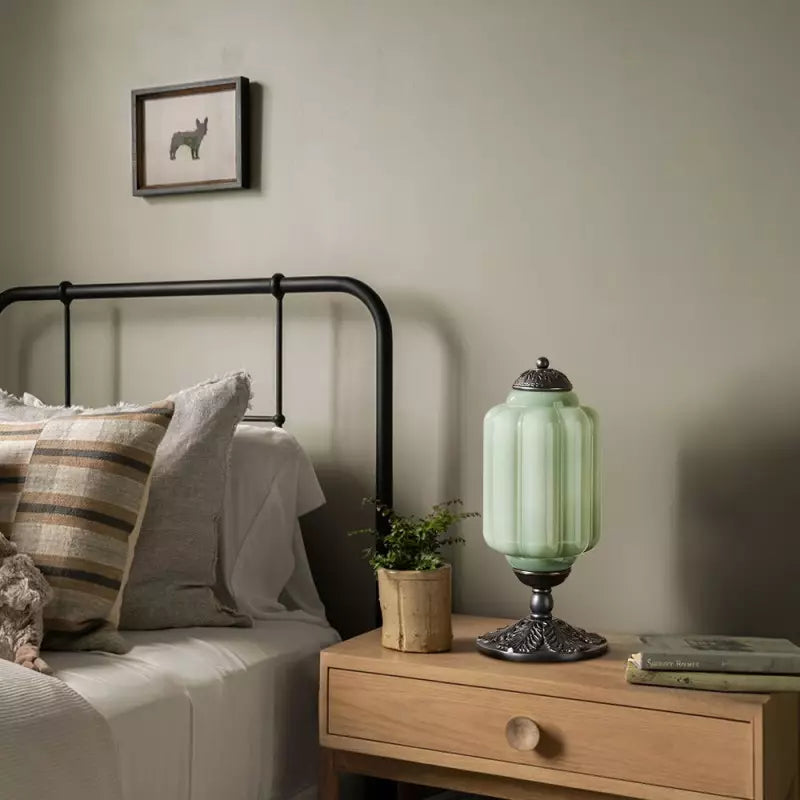Tischlampe aus Milchglas, 16 Zoll hoch, Messingsockel, Nachttischlampe, warmes, diffuses Licht, Schreibtischleuchte im Retro-Stil | Thomler
