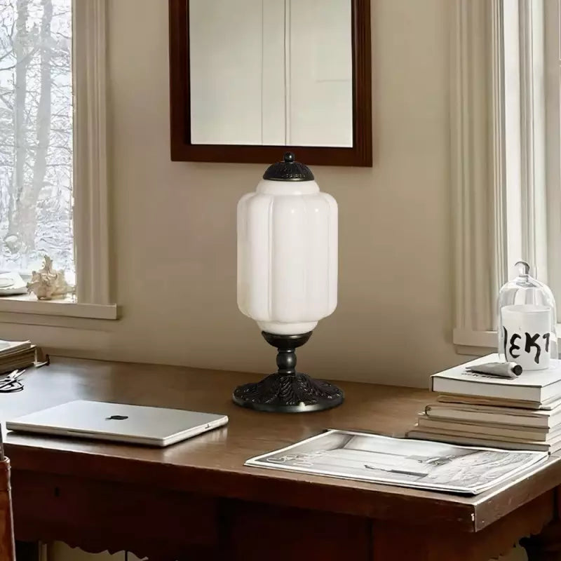 Tischlampe aus Milchglas, 16 Zoll hoch, Messingsockel, Nachttischlampe, warmes, diffuses Licht, Schreibtischleuchte im Retro-Stil | Thomler