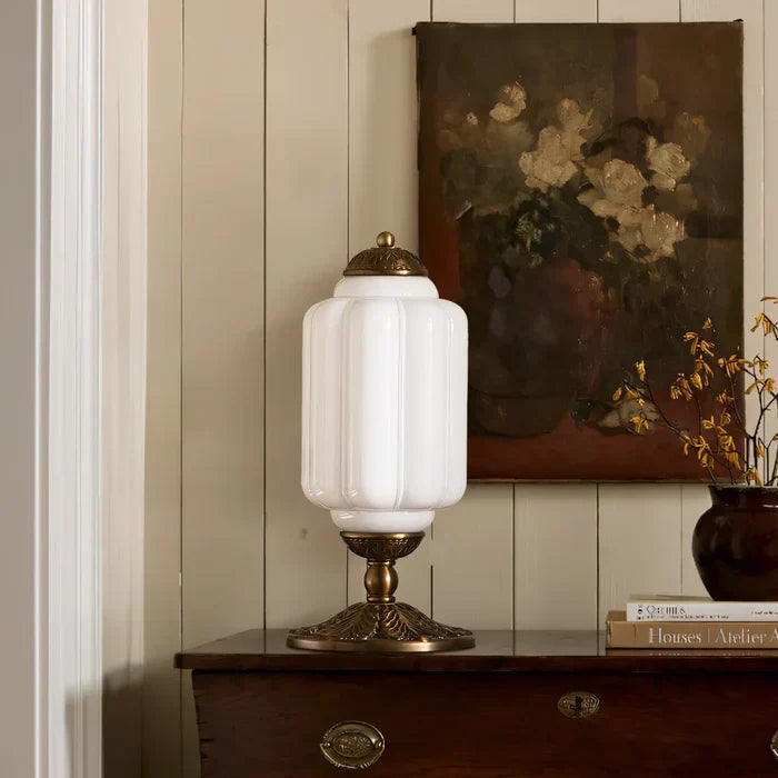 Tischlampe aus Milchglas, 16 Zoll hoch, Messingsockel, Nachttischlampe, warmes, diffuses Licht, Schreibtischleuchte im Retro-Stil | Thomler