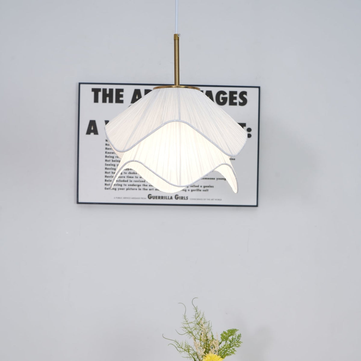 Lámpara colgante de pétalos de flores en capas, blanca y dorada, 24 pulgadas de diámetro, altura ajustable para comedor, cocina, dormitorio, sobre la mesa o isla | Thomler