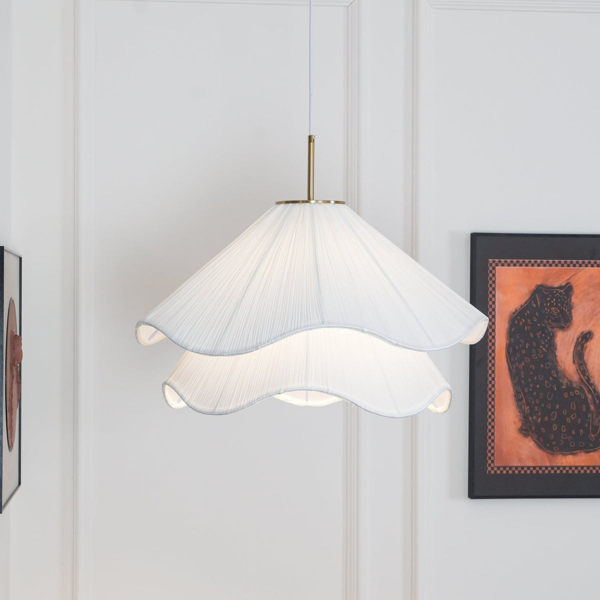 Lámpara colgante de pétalos de flores en capas, blanca y dorada, 24 pulgadas de diámetro, altura ajustable para comedor, cocina, dormitorio, sobre la mesa o isla | Thomler