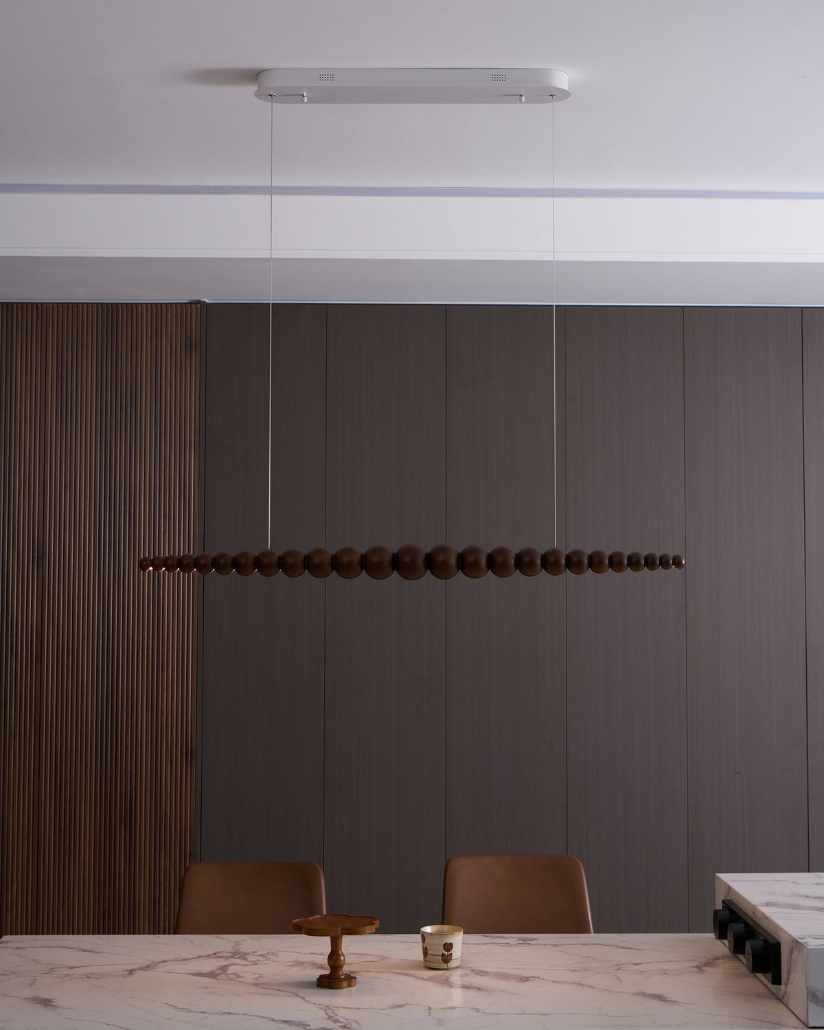 Hangende LED-armatuur 46 inch Metaal Hout Acryl Bolhanglamp 3000K Eigentijdse plafondlamp voor kookeiland eettafel | Thomler