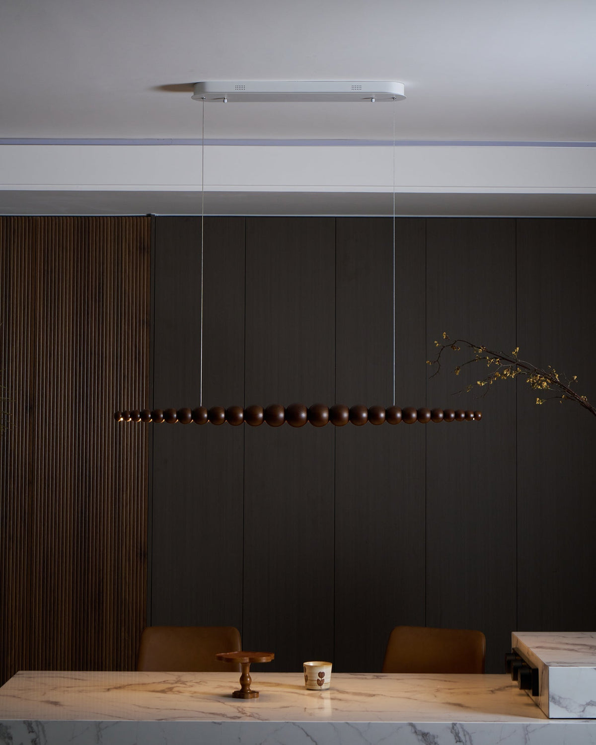 Hangende LED-armatuur 46 inch Metaal Hout Acryl Bolhanglamp 3000K Eigentijdse plafondlamp voor kookeiland eettafel | Thomler