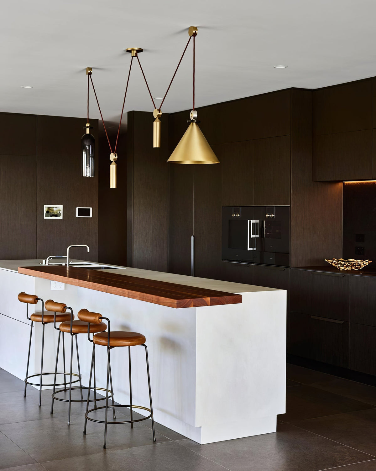 Lámpara de techo escultural modular con secciones ajustables y opciones de acabado personalizadas para comedor, cocina y sala de estar | Thomler