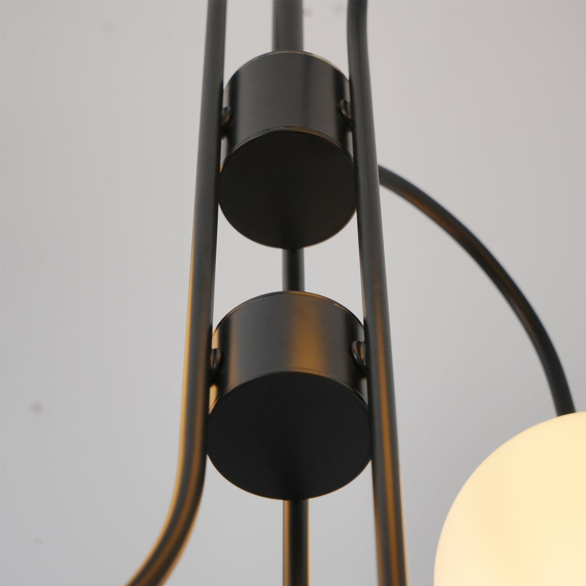 Lámpara de techo de varios brazos, marco de metal, pantallas de vidrio esmerilado, oro, negro, blanco, 30 pulgadas de diámetro, para sala de estar, comedor, dormitorio, luz superior | Thomler