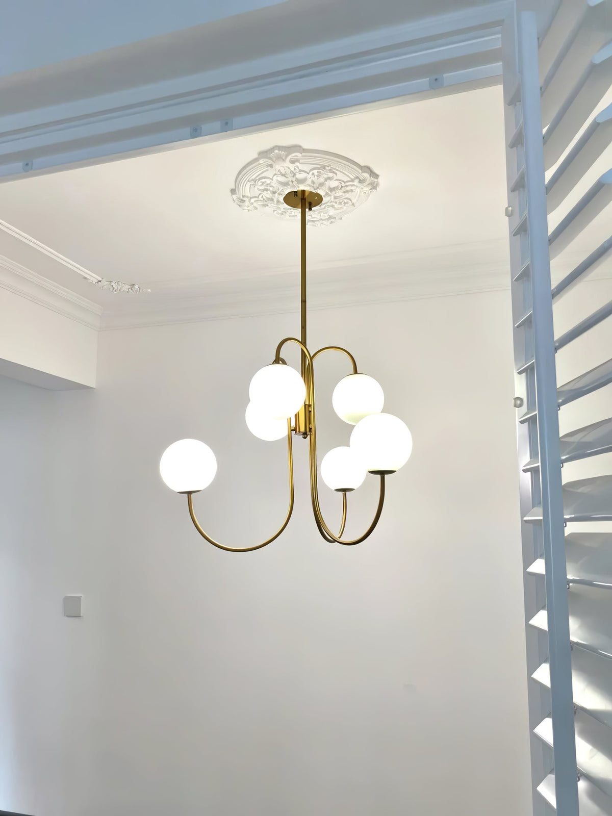 Lámpara de techo de varios brazos, marco de metal, pantallas de vidrio esmerilado, oro, negro, blanco, 30 pulgadas de diámetro, para sala de estar, comedor, dormitorio, luz superior | Thomler