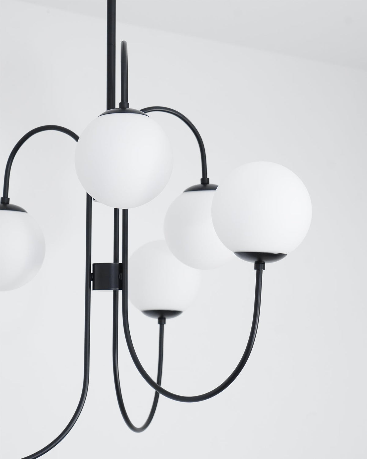 Lámpara de techo de varios brazos, marco de metal, pantallas de vidrio esmerilado, oro, negro, blanco, 30 pulgadas de diámetro, para sala de estar, comedor, dormitorio, luz superior | Thomler