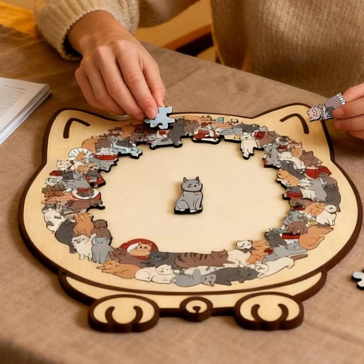135-Piece Wooden Feline Jigsaw – Artistic Tabby Silhouette Puzzle for Relaxation