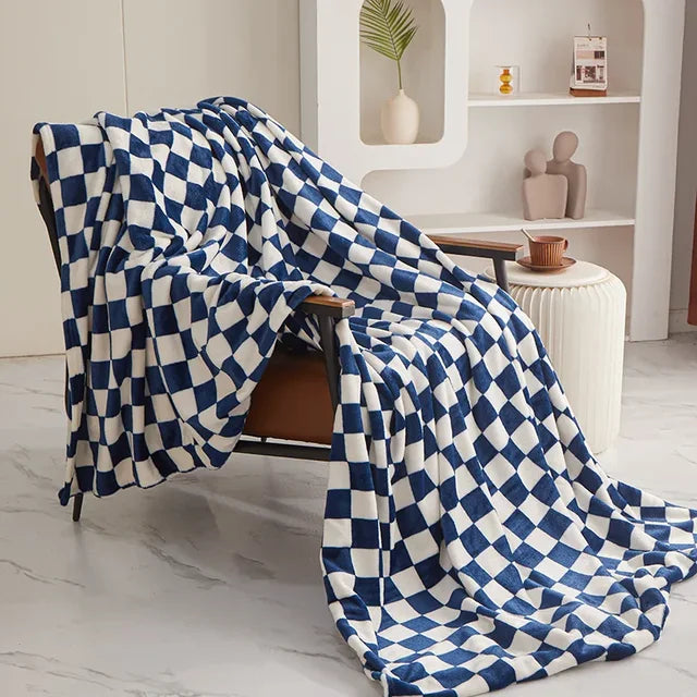 Checkered Throw Blanket – Soft Polyester Sofa Cover in Classic Plaid Pattern for Couch, Bed, or Armchair