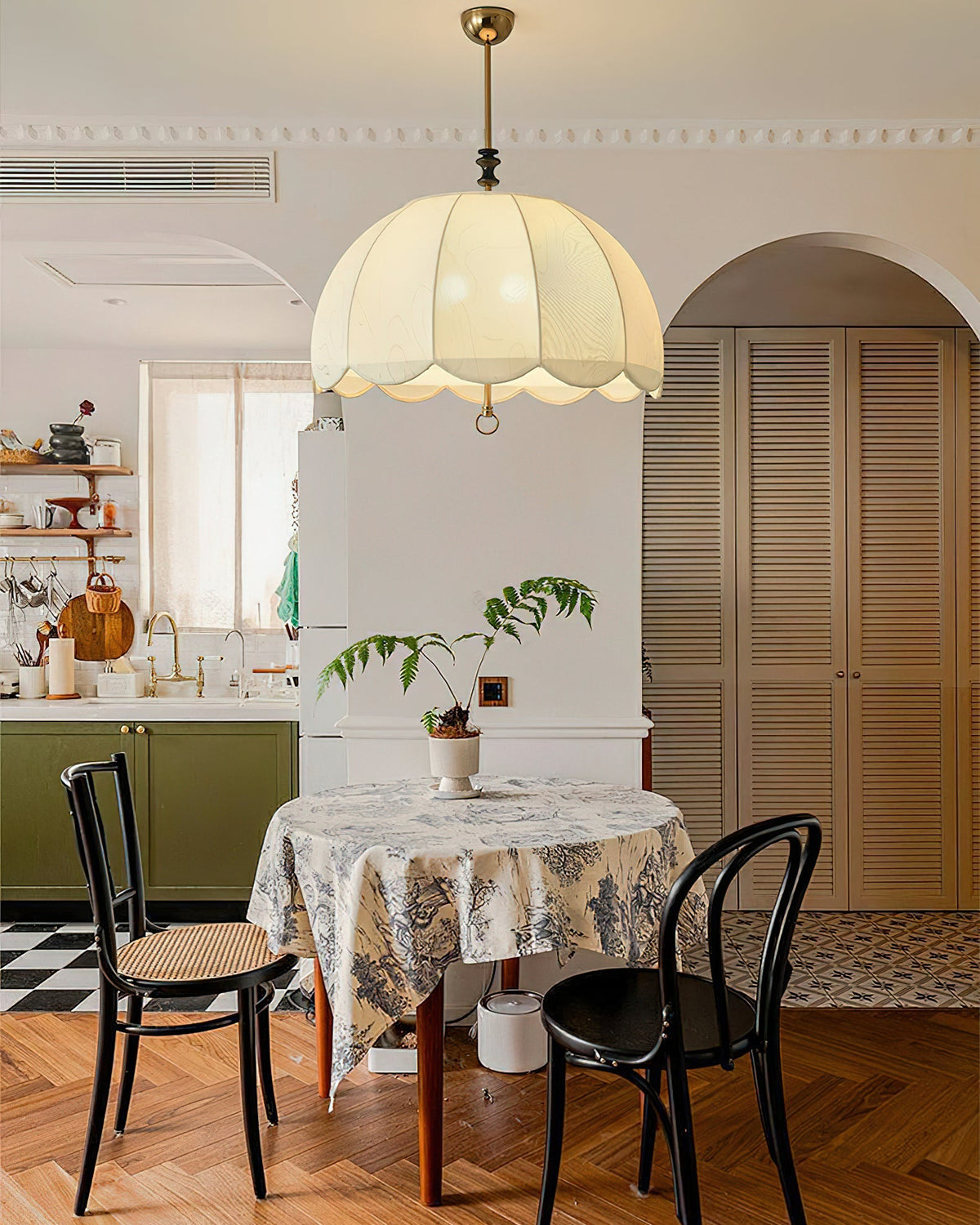 Geweven stoffen kap, 20-inch armatuur met gemengde materialen voor tafel- en eilandverlichting | Thomler