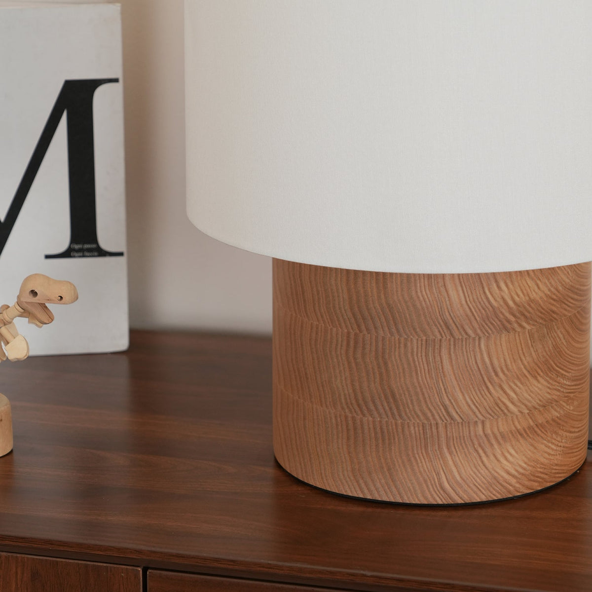 Nachttischlampe aus Holz mit Leinenschirm – 30 cm moderne Akzentleuchte für Schlafzimmer, Wohnzimmer-Beistelltisch, Leseecke – warmes Licht | Thomler