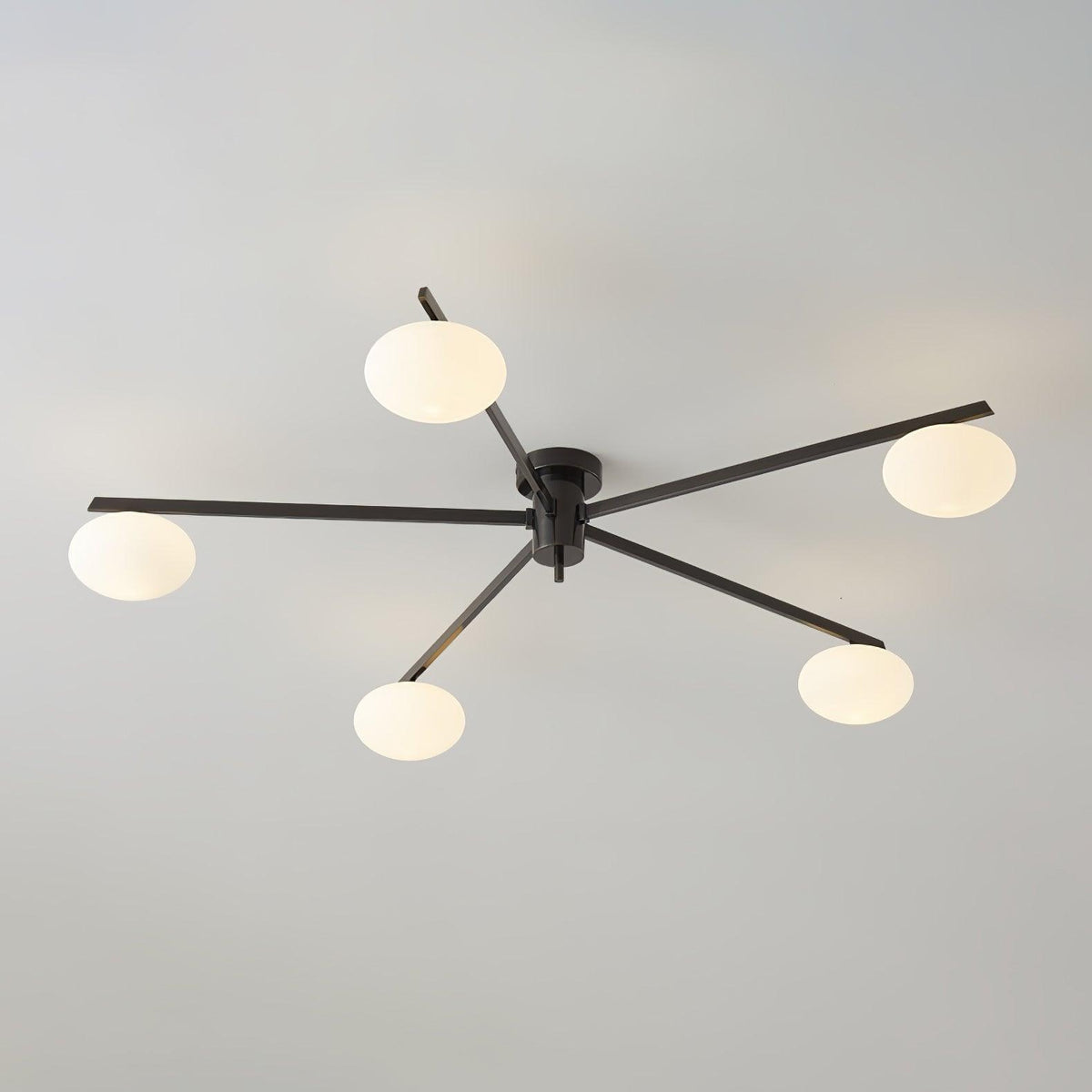 Lámpara de techo semiempotrada ajustable con brazos múltiples y globos esmerilados para comedor, cocina o sala de estar | Estructura en negro o latón, casquillo G9 | Thomler