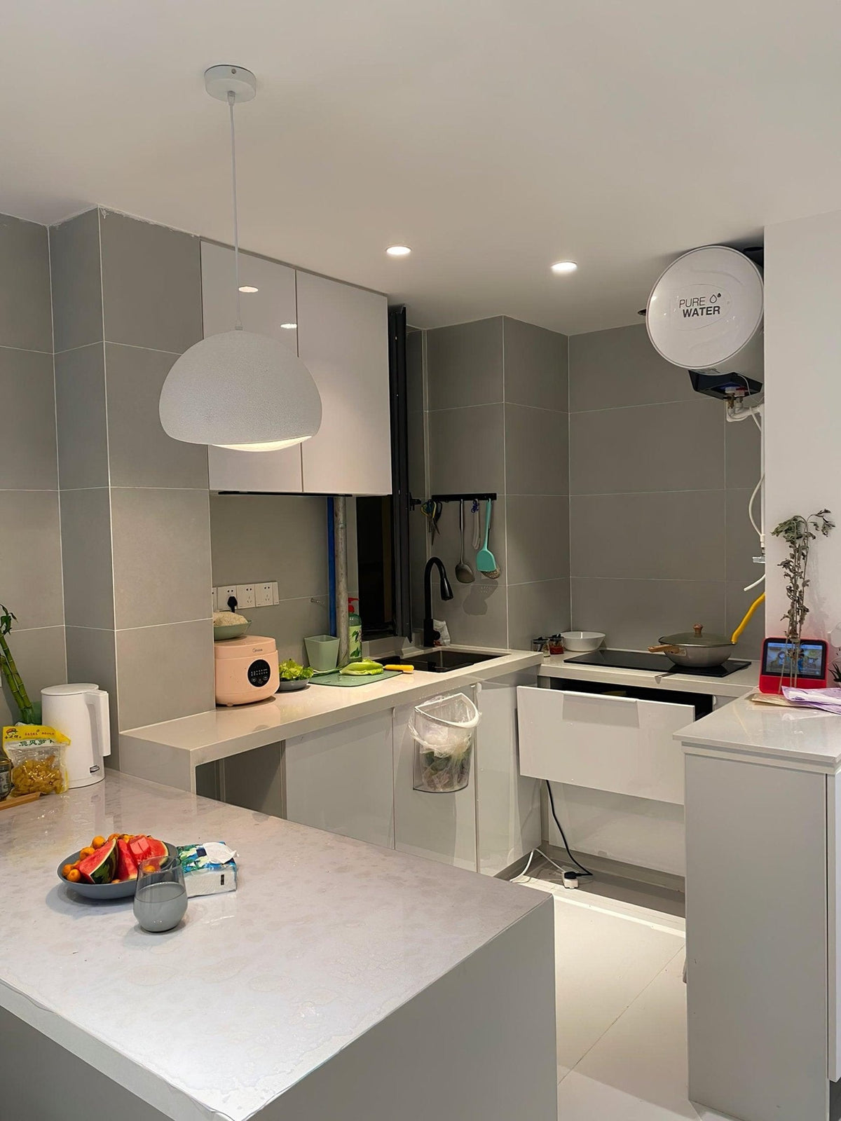 Lámpara de techo colgante esférica con altura ajustable para isla de cocina, comedor y dormitorio | Gris blanco, compatible con LED, para interiores