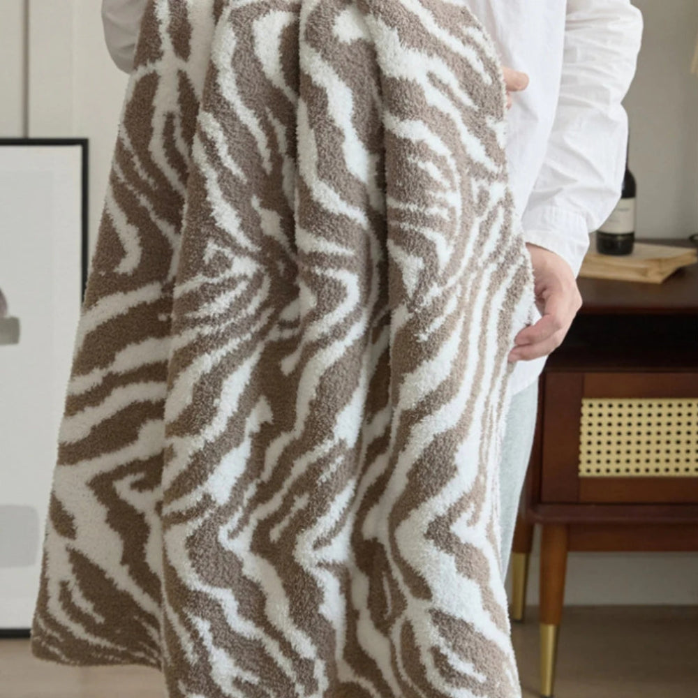 Black & White Animal Print Microfiber Throw Blanket – Plush Velvet Accent for Couch or Bed