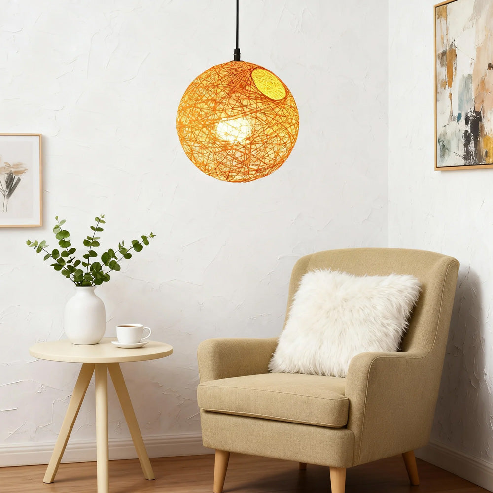 Geweven Bolvormige Plafondlamp voor Eet- en Woonkamers – Handgemaakte Hanglamp van Natuurlijke Vezels met Warme, Gefilterde Gloed