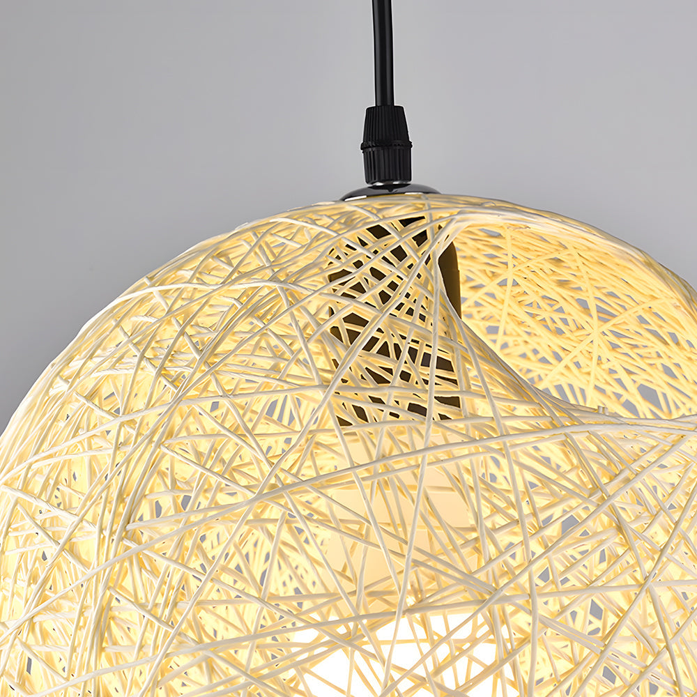 Geweven Bolvormige Plafondlamp voor Eet- en Woonkamers – Handgemaakte Hanglamp van Natuurlijke Vezels met Warme, Gefilterde Gloed