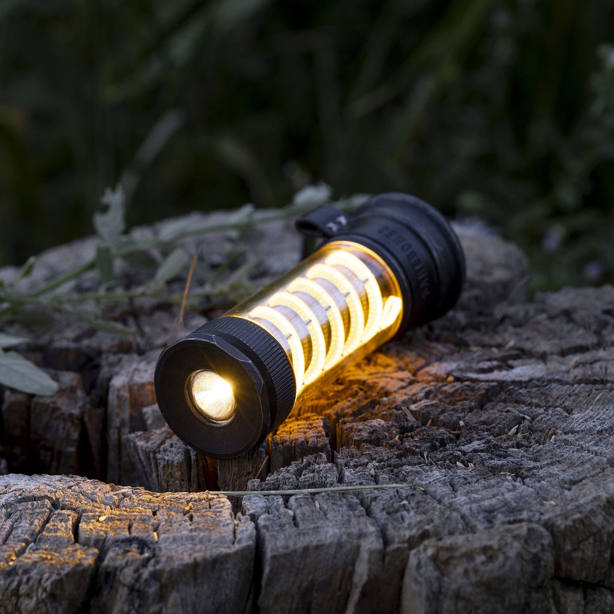 Oplaadbare led-kampeerlantaarn & zaklamp-combinatie met 7 lichtstanden, draagbaar USB-C-noodlicht voor wandelen, buitenavonturen & thuis | Thomler