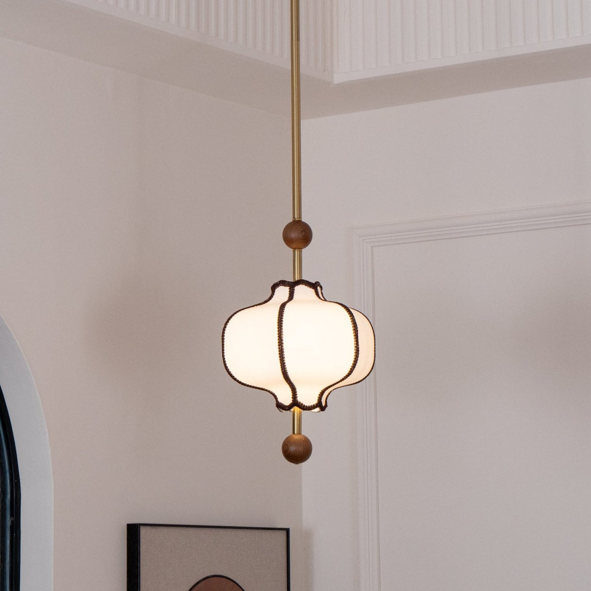 Hangende plafondlantaarn met meerdere lampen van hout en stof voor eetkamer, woonkamer & hal | Klassieke kroonluchter met trommelkap en verstelbare hoogte | Thomler