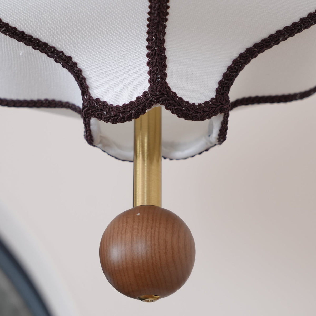 Hangende plafondlantaarn met meerdere lampen van hout en stof voor eetkamer, woonkamer & hal | Klassieke kroonluchter met trommelkap en verstelbare hoogte | Thomler