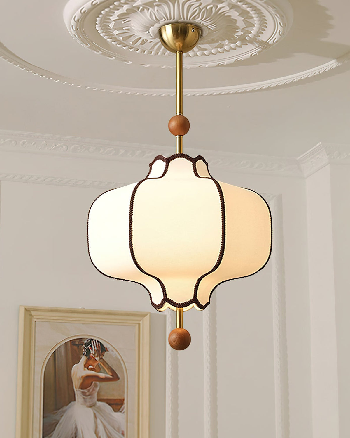 Hangende plafondlantaarn met meerdere lampen van hout en stof voor eetkamer, woonkamer & hal | Klassieke kroonluchter met trommelkap en verstelbare hoogte | Thomler