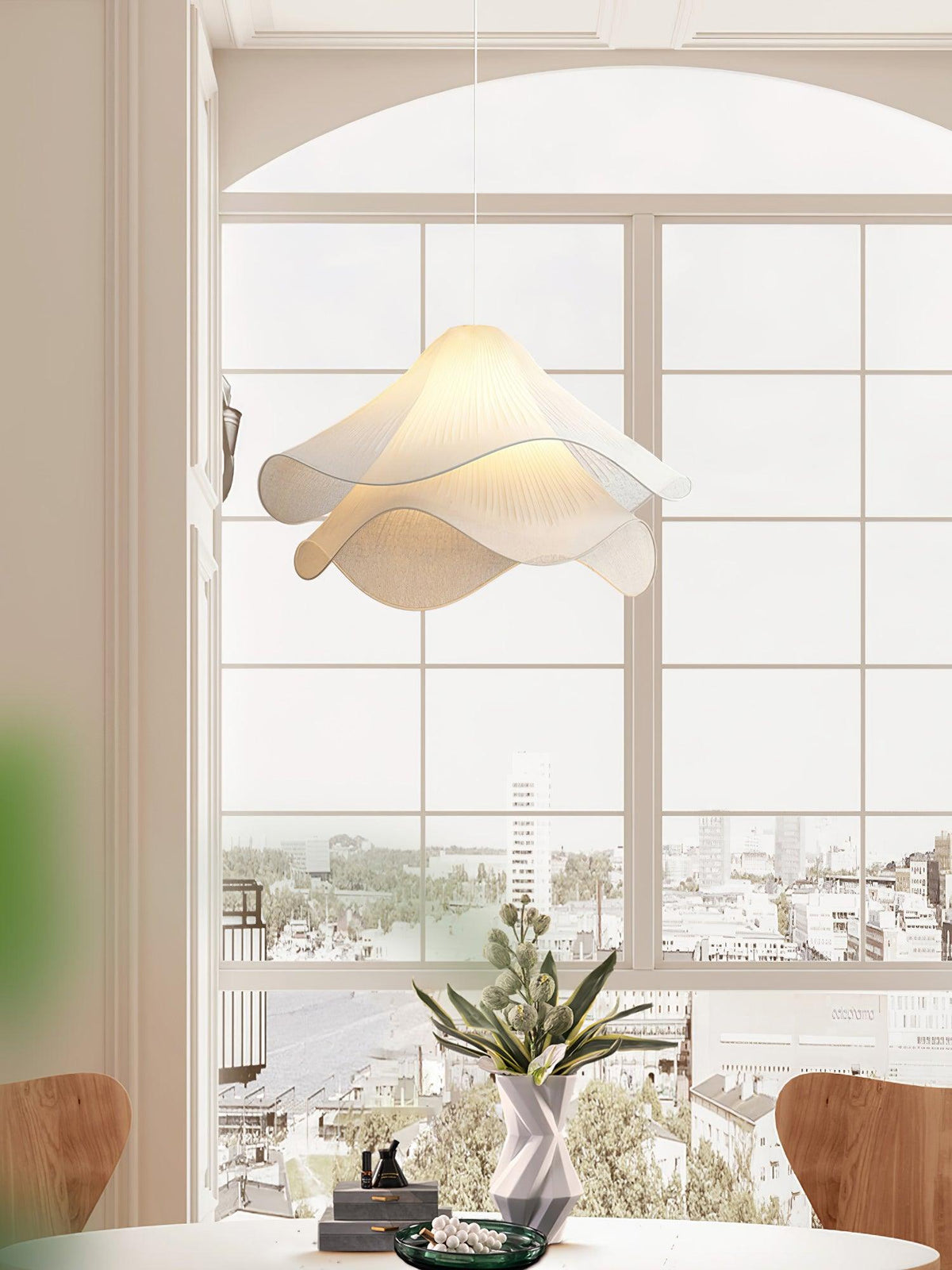 Lámpara colgante de pétalos de flores en capas, blanca y dorada, 24 pulgadas de diámetro, altura ajustable para comedor, cocina, dormitorio, sobre la mesa o isla | Thomler