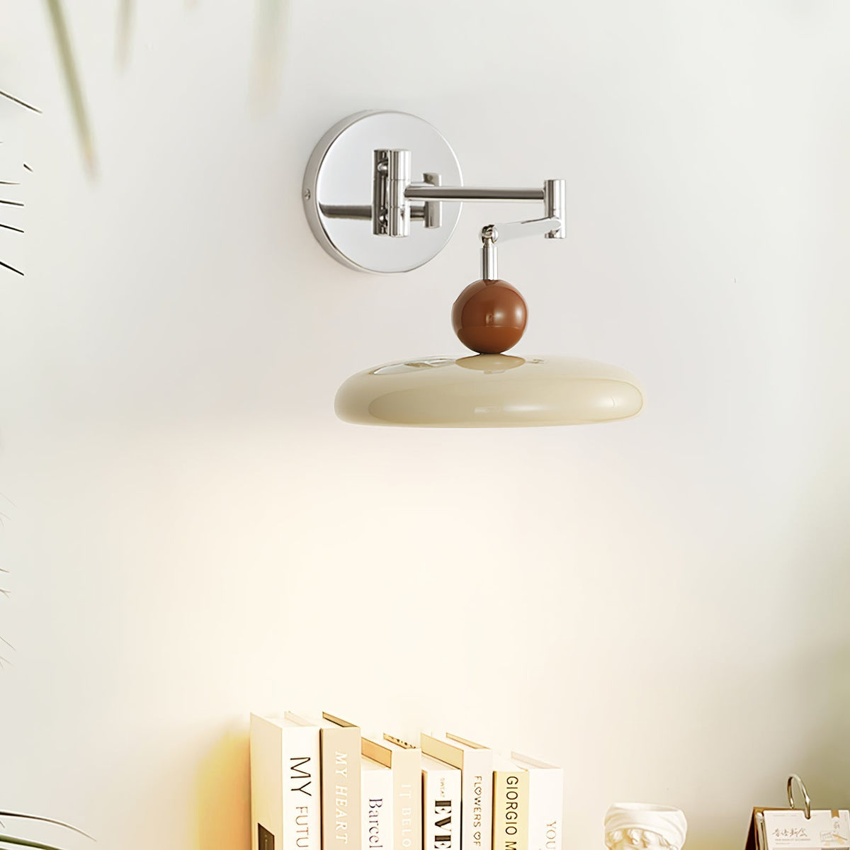 Aplique compacto enchufable con temperatura LED ajustable y detalles cromados para dormitorio, sala de estar, pasillo y rincón de lectura | Iluminación interior moderna | Thomler