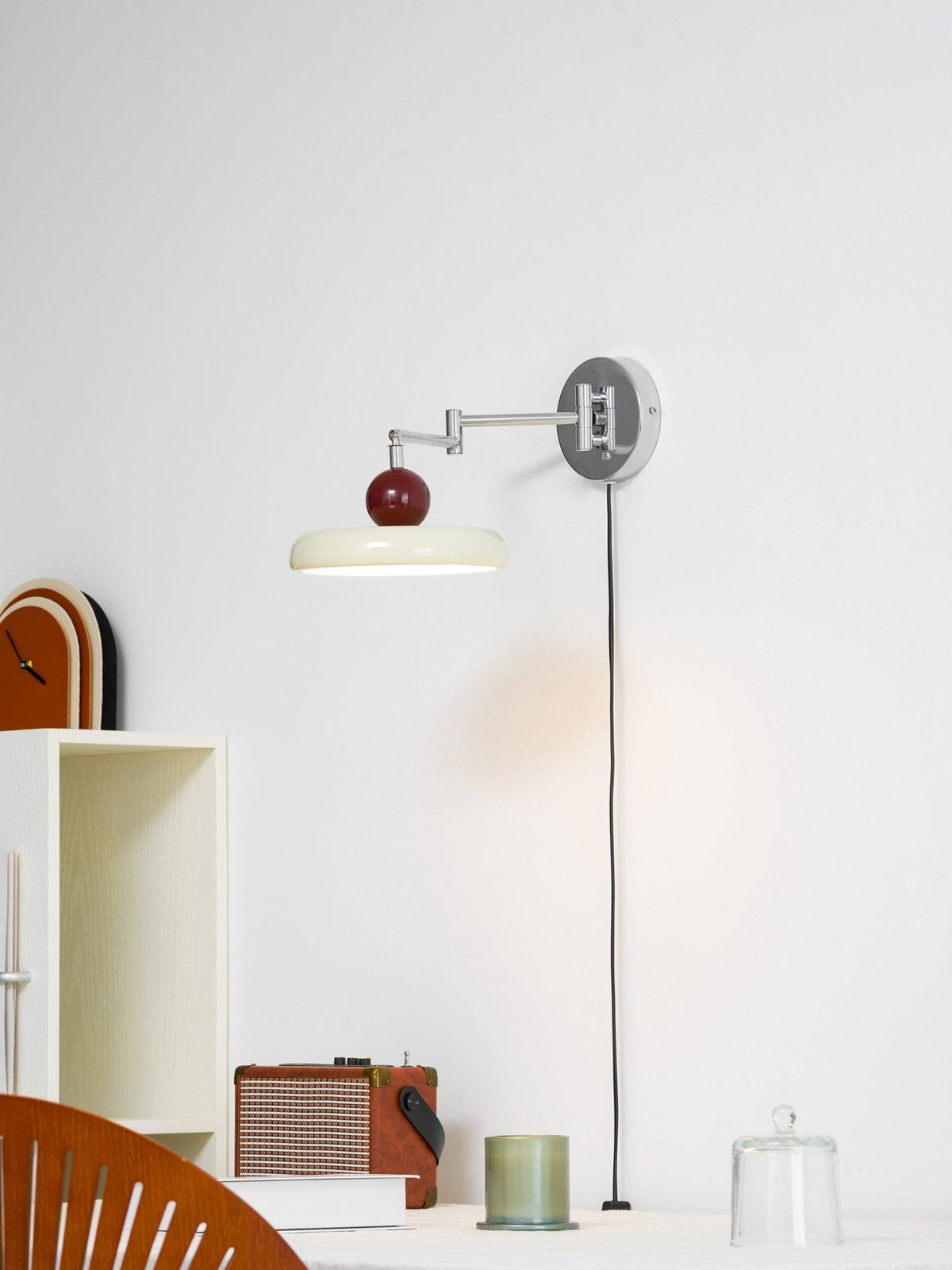 Aplique compacto enchufable con temperatura LED ajustable y detalles cromados para dormitorio, sala de estar, pasillo y rincón de lectura | Iluminación interior moderna | Thomler