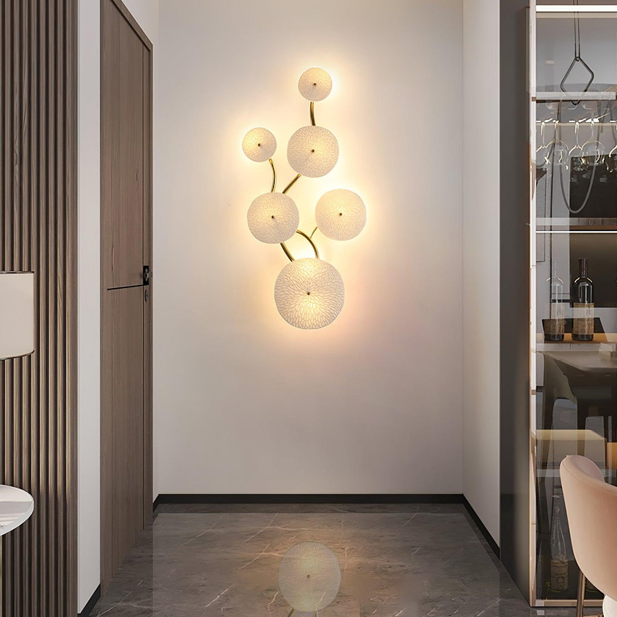 Aplique de pétalo esculpido dorado y blanco, lámpara LED Art Déco para pasillo, sala de estar, meditación, dormitorio, acento, 19.7 pulgadas, montaje en pared, iluminación interior | Thomler