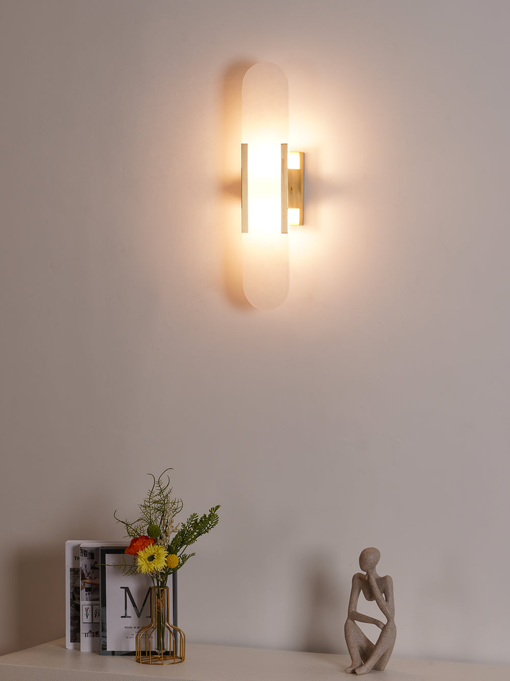 Aplique de alabastro hecho a mano con detalle en latón, lámpara de pared de 14 pulgadas para dormitorio, pasillo, sala de estar, accesorio interior, LED G4, piedra alargada moderna